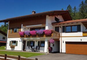 Ferienwohnung Schnitzlbaumer – Ferienwohnung für 2-4 Pers., 2 Schlafzimmer, Wohnzimmer, Terrasse