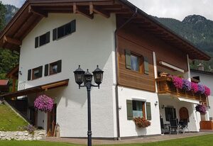 Ferienwohnung Schnitzlbaumer – Ferienwohnung für 2-4 Pers., 2 Schlafzimmer, Wohnzimmer, Terrasse