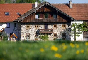 Ferienwohnung Nagerlhof – Ferienwohnung Untersberg 84 qm im OG ,2 Schlafzimmer, Wohnküche, Balkon