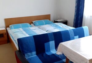 Haus Schmölz – Dreibettzimmer mit Balkon Nr. 1