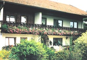 Haus Schmölz – Dreibettzimmer mit Balkon Nr. 1