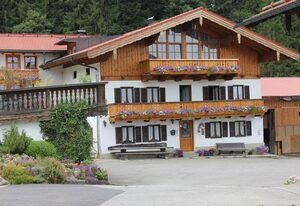 Haus Strehhuber – Vierbettzimmer / Dusche/WC Nr. 2