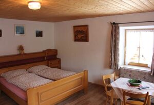 Haus Strehhuber – Vierbettzimmer / Dusche/WC Nr. 2