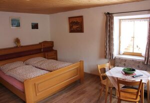 Haus Strehhuber – Vierbettzimmer / Dusche/WC Nr. 2