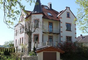 Ferienvilla-Teisendorf OG – exclusive Ferienwohnung in Jugenstilvilla OG, 70qm, 1 Schlafzimmer für 1-3 Personen
