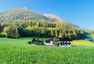 Bergbauernhof Klauslehen – Doppelzimmer Etagendusche+WC/Balkon Nr. 7, Sitzgruppe, Dachgeschoss 13qm