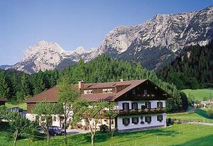 Bergbauernhof Klauslehen – Doppelzimmer Etagendusche+WC/Balkon Nr. 7, Sitzgruppe, Dachgeschoss 13qm