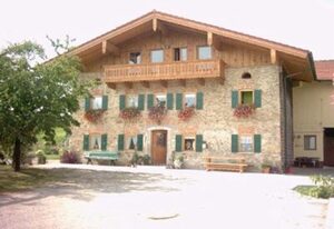Lohnerhof – Ferienwohnung im Obergeschoss 2-6 Pers. mit Balkon 3 Schlafzimmer