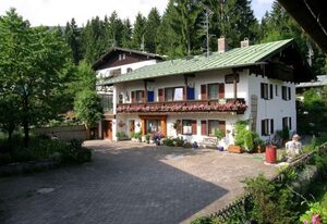 Gästehaus Schwaiger – Doppelzimmer mit Etagendusche/Wc und Balkon - 5 -