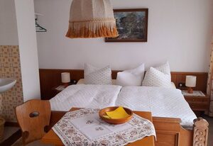 Gschoßhäusl – Doppelzimmer Nr. 1, Etagendusche+WC, Balkon, 15 qm, Nichtraucher, Obergeschoss