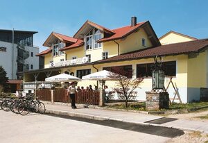 Gasthof Hotel zur Post – Ferienwohnung Donau mit 2 sep. Schlafzimmern und Terrasse