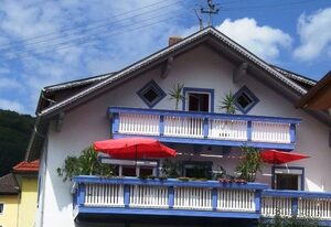 Ferienwohnung Örtl 7 – Moderne Ferienwohnung mit Terrasse