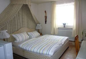 Gasthaus - Pension Am Buchberg – Mehrbettzimmer mit Balkon