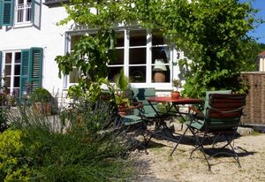 Bed and Breakfast unter den Linden – Oskar Mayer