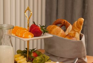 Bed and Breakfast unter den Linden – Oskar Mayer
