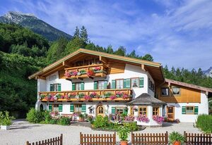 Gästehaus Oslhof Ferienwohnungen – Ferienwohnung Kehlstein, 1-2 Personen,42m , sep. Küche mit Geschirrspüler, Wohn- und Schlafzimmer, Terrasse + Wintergarten