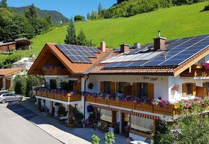 Haus Amort – Doppelzimmer, Dusche/WC/Balkon, TV, W-LAN, Radio, Haar Fön, Safe, Sitzecke, Obergeschoss
