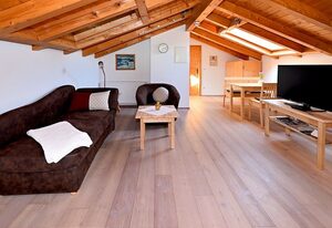 Ferienwohnungen Stocker – Ferienwohnung Stocker, 1-2 Personen, 50qm, Dusche/WC, Südbalkon, TV, 1 Schlafzimmer, Dachgeschoss, Allergikerwohnung