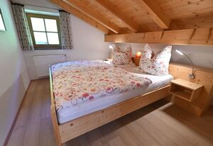 Ferienwohnungen Stocker – Ferienwohnung Stocker, 1-2 Personen, 50qm, Dusche/WC, Südbalkon, TV, 1 Schlafzimmer, Dachgeschoss, Allergikerwohnung