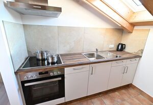 Ferienwohnungen Stocker – Ferienwohnung Stocker, 1-2 Personen, 50qm, Dusche/WC, Südbalkon, TV, 1 Schlafzimmer, Dachgeschoss, Allergikerwohnung