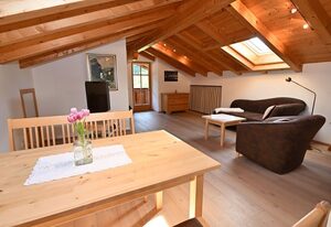 Ferienwohnungen Stocker – Ferienwohnung Stocker, 1-2 Personen, 50qm, Dusche/WC, Südbalkon, TV, 1 Schlafzimmer, Dachgeschoss, Allergikerwohnung