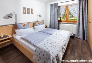 Gästehaus und Ferienwohnungen Egglerlehen – Ferienwohnung 2 Personen, 42 qm, Obergeschoss, 1 separates Schlafzimmer, Balkon