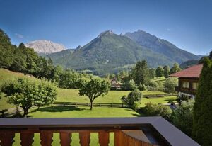 Haus Almfrieden – Doppelzimmer Hochkalter, Dusche/WC/Balkon, TV, Radio, Sitzecke, Dachgeschoss