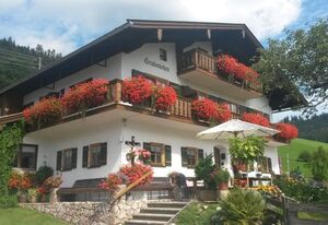 Bergbauernhof Grubenlehen – Doppelzimmer Nr. 2, Dusche/WC/Balkon, TV, Sitzecke, Nichtraucher, Dachgeschoss
