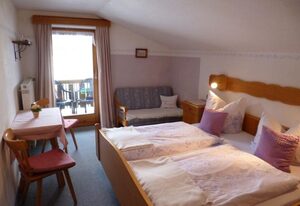 Bergbauernhof Grubenlehen – Doppelzimmer Nr. 2, Dusche/WC/Balkon, TV, Sitzecke, Nichtraucher, Dachgeschoss