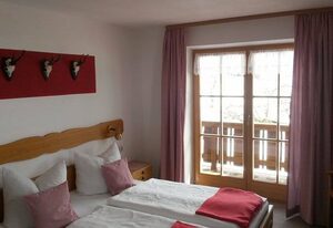 Bergbauernhof Grubenlehen – Doppelzimmer Nr. 2, Dusche/WC/Balkon, TV, Sitzecke, Nichtraucher, Dachgeschoss