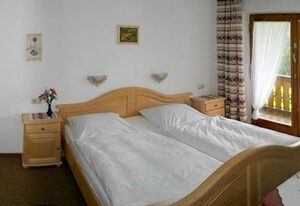 Taubenseehof – Doppelzimmer Nr. 12, Dusche/WC, Sitzgruppe, Obergeschoss