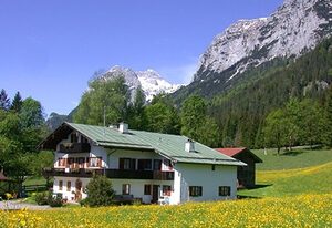 Haus Brandl – Doppelzimmer Nr. 1, für 2 Personen mit Dusche/WC/Balkon, Obergeschoss
