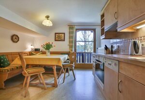 Haus Brandl Ferienwohnung – Ferienwohnung, 2 Personen, 60 m², Dusche/WC, TV, 1 Schlafzimmer, Balkon, Dachgeschoss, Nichtraucher