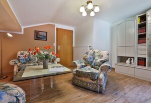 Haus Brandl Ferienwohnung – Ferienwohnung, 2 Personen, 60 m², Dusche/WC, TV, 1 Schlafzimmer, Balkon, Dachgeschoss, Nichtraucher