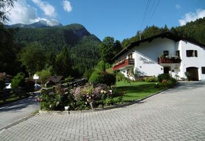 Haus Kehlstein – Doppelzimmer Nr. 3, Dusche/WC/Balkon, TV, W-LAN, Sitzecke, Obergeschoss