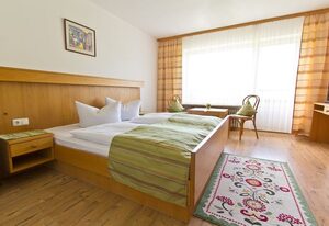 Alpenhotel Beslhof e.K. – Einzelzimmer Klassic, Balkon, Radio, Fön, Obergeschoss