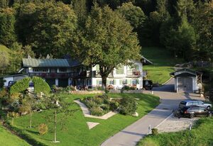 Berggasthof Pechhäusl – Doppelzimmer Schneerose, für 1-3 Personen mit Dusche und WC