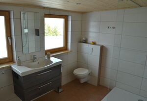 Straub / Ferienwohnung Allgäublume – Appartement/Fewo, Dusche und Bad, WC, neuwertig