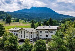 Alpenglühn – Doppelzimmer New Eagles Nest, mit Balkon Dusche und WC