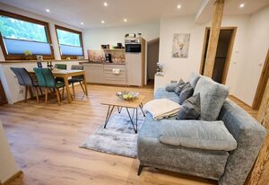 Grünsteinnest – Ferienwohnung für 1-4 Personen, 50 qm, separates Schlafzimmer, Wohn- Esszimmer, Bad mit Dusche/WC, Balkon