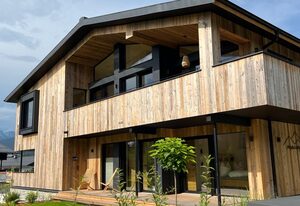 Alpenlodges – Alpenlodges Chalet Wildeiche, 65 qm, separates Schlafzimmer, Bad, Sauna, Terrasse