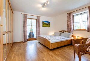 Ferienwohnung Justine – FeWo Justine, 80qm bis 4 Personen, 2 getrennte Schlafzimmer, großem Balkon und Bergblick