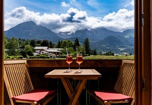 Ferienwohnung Justine – FeWo Justine, 80qm bis 4 Personen, 2 getrennte Schlafzimmer, großem Balkon und Bergblick