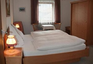 Haus Auzinger – Ferienwohnung 1-4 Personen, 75qm, 2 Schlafzimmer, Küche mit Essecke, Balkon