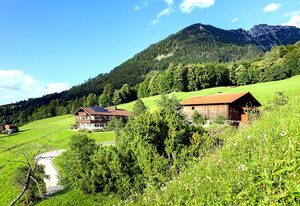 Urlaubshof Kranvogllehen – Ferienwohnung Watzmann mit separaten Schlafzimmer, Wohnküche, Bad mit Dusche/WC und Balkon