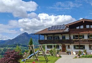 Urlaubshof Kranvogllehen – Ferienwohnung Watzmann mit separaten Schlafzimmer, Wohnküche, Bad mit Dusche/WC und Balkon