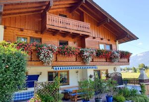 Ferienwohnung Hell – Ferienwohnung 50 qm für 1-2 Personen, separates Schlafzimmer, Küche, Wohnzimmer, Bad Du/WC, Balkon
