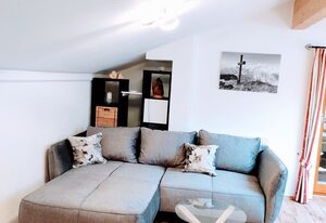 Ferienwohnung Hell – Ferienwohnung 50 qm für 1-2 Personen, separates Schlafzimmer, Küche, Wohnzimmer, Bad Du/WC, Balkon