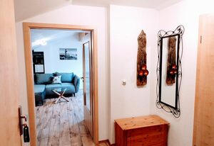 Ferienwohnung Hell – Ferienwohnung 50 qm für 1-2 Personen, separates Schlafzimmer, Küche, Wohnzimmer, Bad Du/WC, Balkon