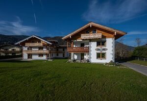 Ferienwohnungen Löslerfreud – Ferienwohnung Untersberg, 78 qm, 2 separate Schlafzimmer, Wohn- Essbereich, Bad mit Badewanne, Südbalkon